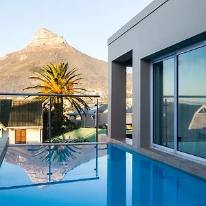 geneva-drive-luxury-villa.hotels-capetown.com/
